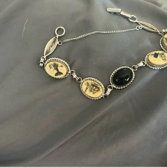 Vintage Elegant Silver and Black Scrimshaw Bracelet - Picture 1 of 4